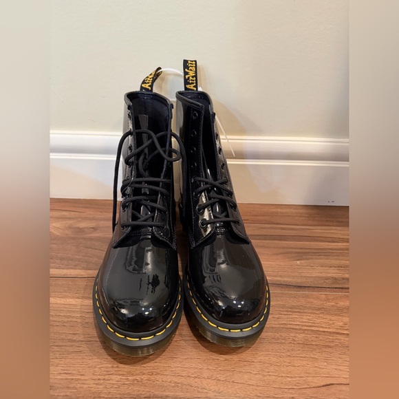 Dr. Martens Eight-Eye 8 Hole Patent Leather Boots Size 9 NWOT - Picture 2 of 4